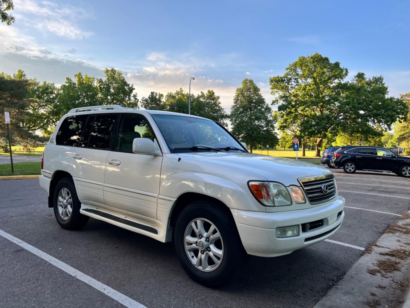 2005 White /Tan Lexus LX 470 , located at 2510 47th St. Suite 200, Boulder, CO, 80301, (303) 641-0333, 40.026196, -105.243217 - Photo#3